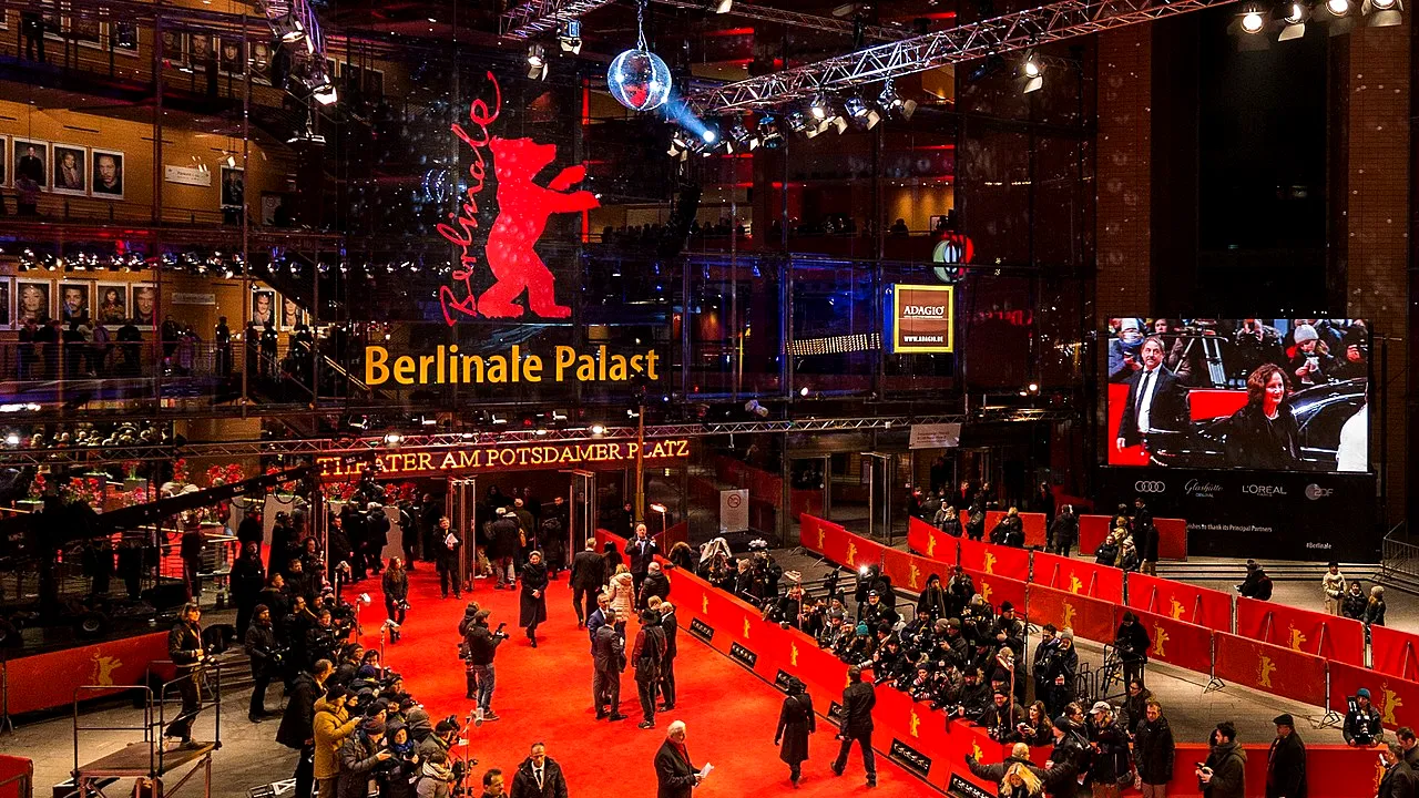 Festivalul de Film de la Berlin pregătește o ediție cu prezență fizică generală, solidaritate cu Ucraina și un premiu nou