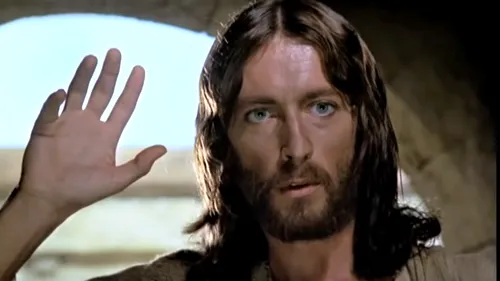 Actorul care l-a interpretat pe Iisus în „Iisus din Nazaret” vine în România