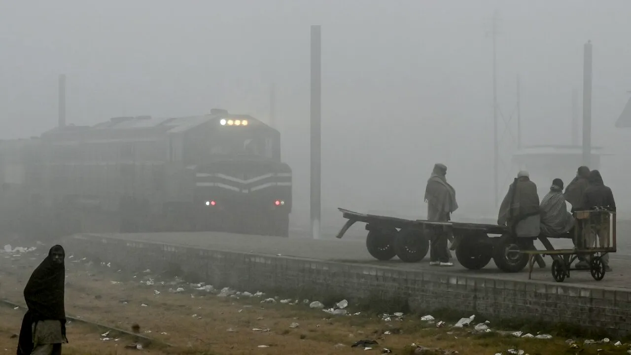 Tren DETURNAT de separatiști, SUTE de persoane au fost luate ostatici