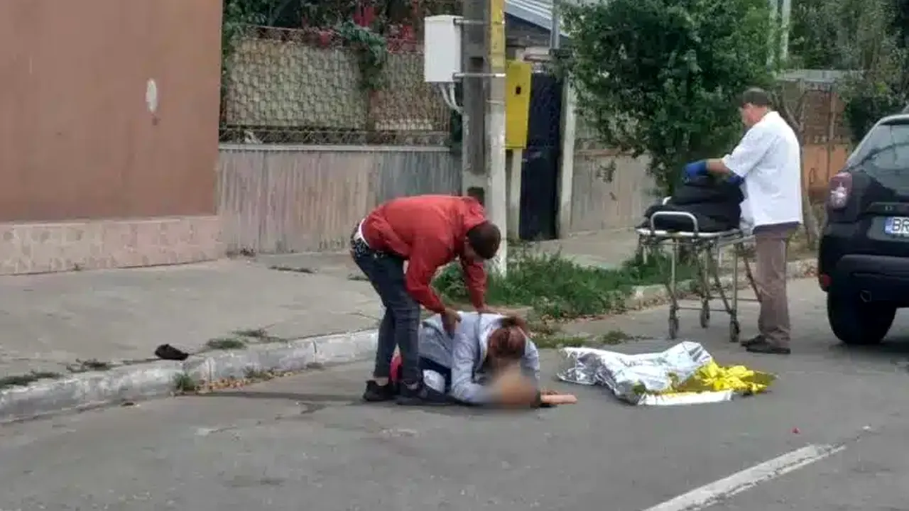 Un copil de nici 2 ani a MURIT după ce a fost lovit de o mașină condusă de un polițist aflat în misiune, pe o stradă din Brăila