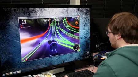 Pentru mulți tineri, Maria și Alex au job-ul ideal. O privire în culisele unei industrii de succes ne arată iluzia care îi cucerește pe mulți români