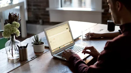 Barurile, restaurantele și autoritățile publice ar putea fi obligate să ofere internet gratuit