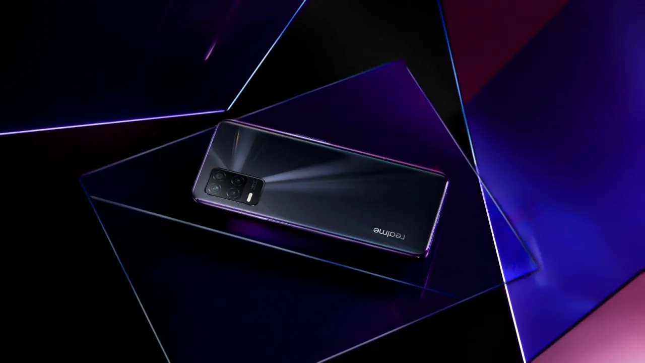 (P) realme 8 5G oferă performanțe bune, conexiune la Internet de mare viteză și un design modern la un preț atractiv