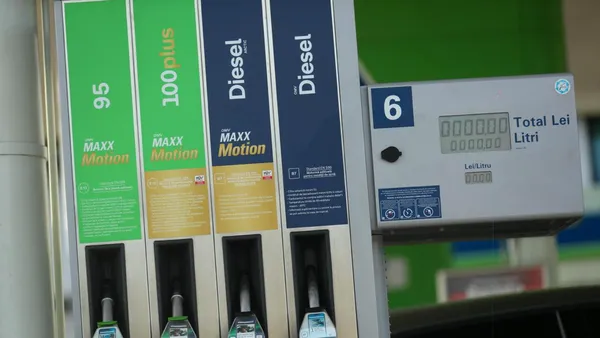 Prețurile carburanților au înghețat la pompă. Cât costă un litru de benzină și motorină în marile orașe din țară