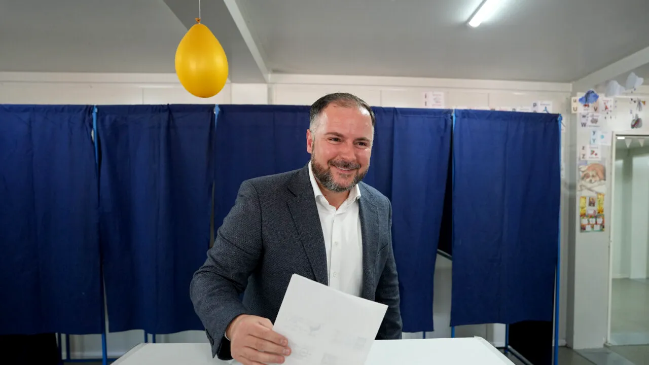 Rareș Hopincă a votat „cu încredere pentru viitorul României”: „Puterea stă în participare. Indiferența nu schimbă nimic”
