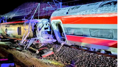 Tragedie feroviară în Spania. Cel puțin 39 de morți și zeci de răniți după ce două trenuri de mare viteză au deraiat și s-au ciocnit în Adamuz