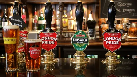 Anglia se pregătește „să meargă la băut” după aproape patru luni de carantină. Johnson a promis că va merge chiar el să bea o halbă de bere