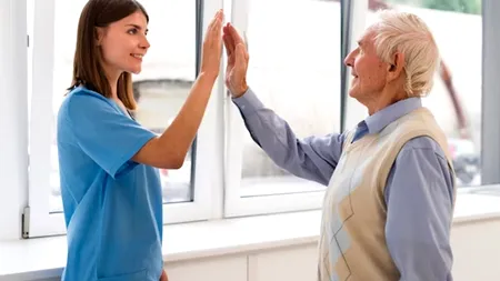 Ce a pățit un pensionar de 89 de ani din ITALIA, după ce a angajat o badantă româncă de 29 de ani. Ce i-a făcut bătrânului