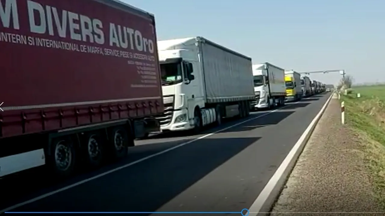 TIR plin cu gunoaie din Anglia, oprit în trafic de autoritățile din România