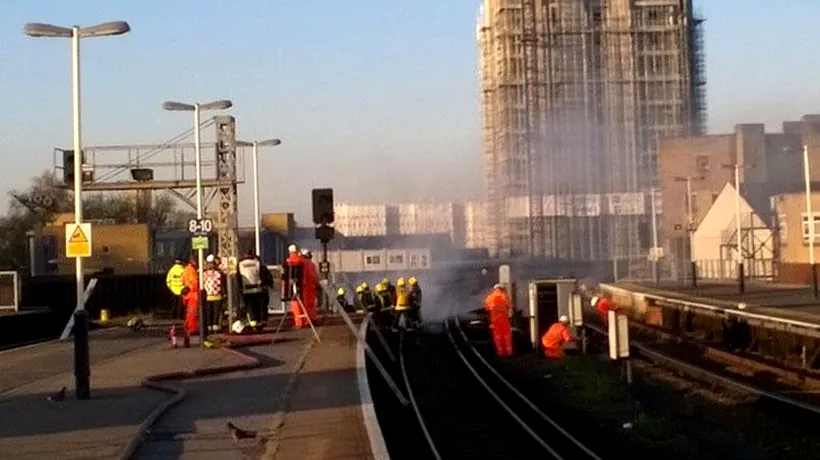 Incendiu pe o linie de cale ferată în Londra. Traficul feroviar este perturbat