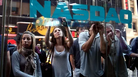 Acțiunile Facebook scad cu 8% în deschiderea bursei din SUA; capitalizarea coboară la 85 mld. dolari