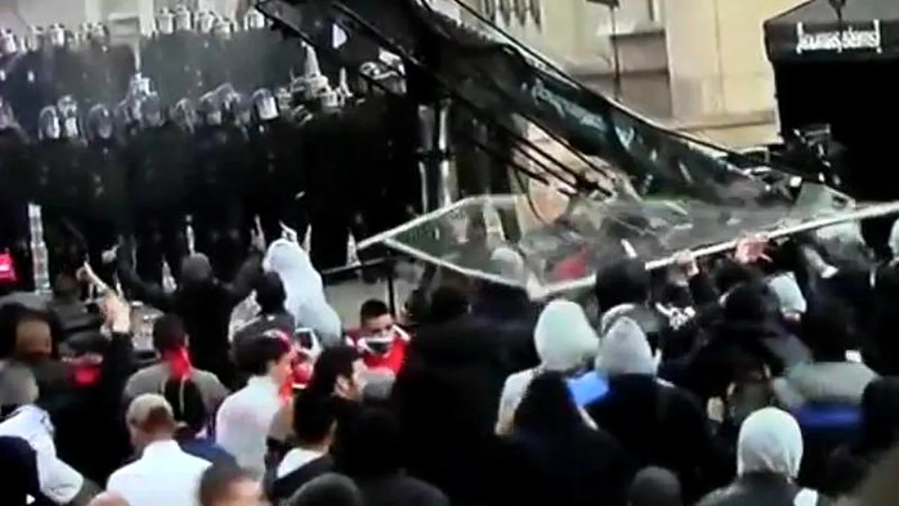 Minicroaziera pe Sena a echipei PSG a fost anulată. Violențe la ceremonia de înmânare a trofeului de campioană. VIDEO