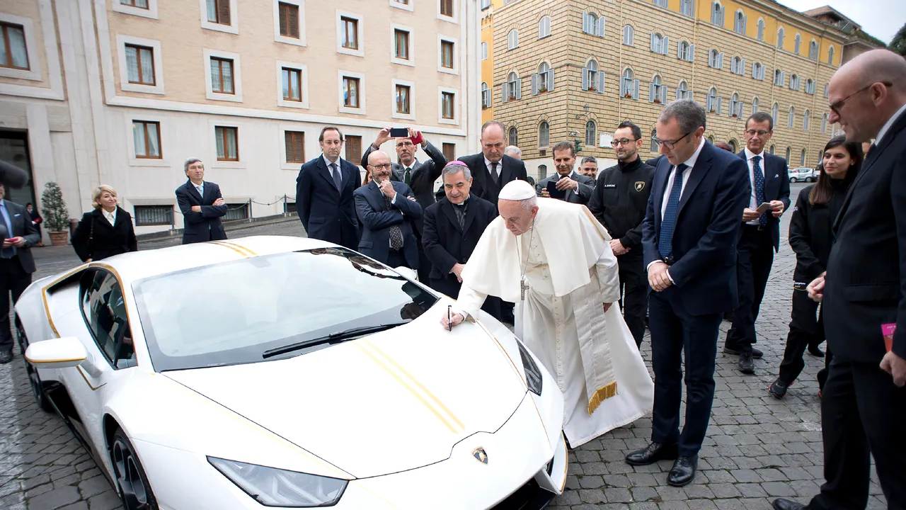 Vrei să câștigi LAMBORGHINI-ul binecuvântat de Papa Francisc cu o donație de doar 10 DOLARI? Banii vor fi direcționați către CAUZE UMANITARE