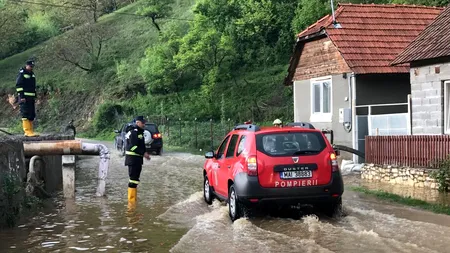 Case inundate și drumuri blocate în județele Timiș și Caraș-Severin, după codul roșu
