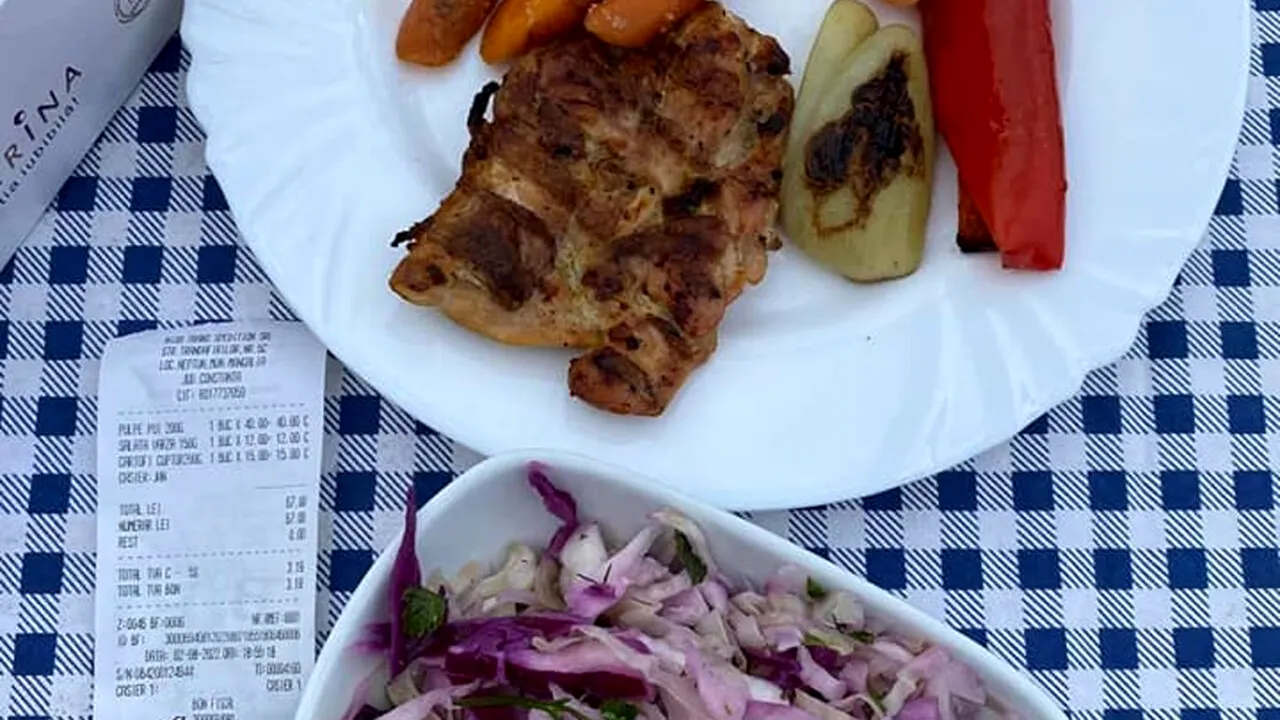 Ireal! Câți lei i-a venit de plată unui turist din Neptun, după ce a mâncat o pulpă de pui cu salată de varză și cartofi la cuptor
