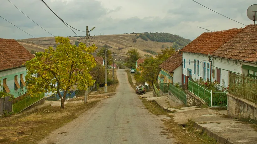 Reportaj în satul cehesc din România care atrage anual peste 5.000 de turiști. Fermecați de frumusețea locurilor, mulți și-au cumpărat case la Gârnic | FOTO