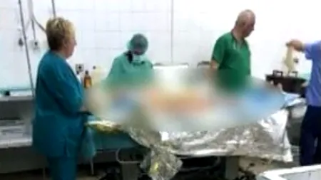 Pacientul ars transportat la Sofia, preluat de o ambulanță fără dotări. Reacția Ministerului Sănătății: 