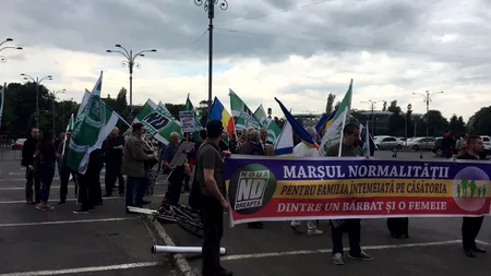 În jur de o sută de persoane au participat la „Marșul normalității