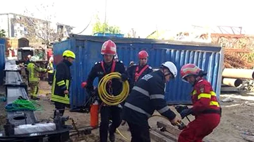 Bărbatul prins sub container în București a murit