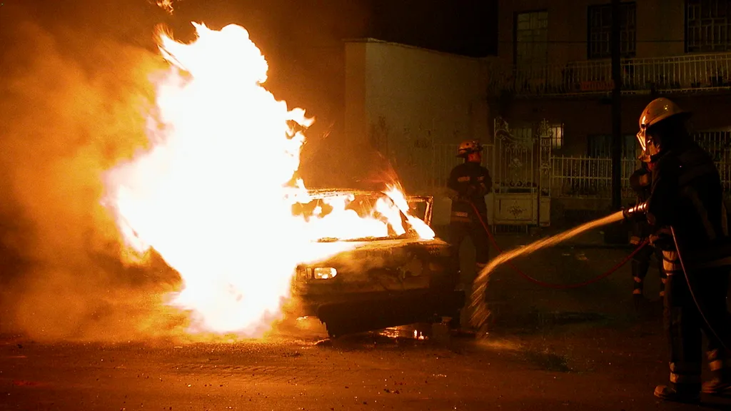Campionatul Mondial de Fotbal 2014: Zeci de arestați și mașini incendiate în Franța, după eliminarea Algeriei
