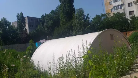 Încă o descoperire arheologică este neglijată de autorități: Un mormânt roman, descoperit în mijlocul unui cartier de blocuri, a devenit focar de infecție - FOTO, VIDEO