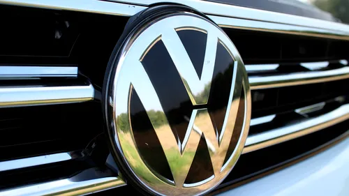 Volkswagen și-a propus să depăşească Tesla la nivel de producţie. Care este strategia