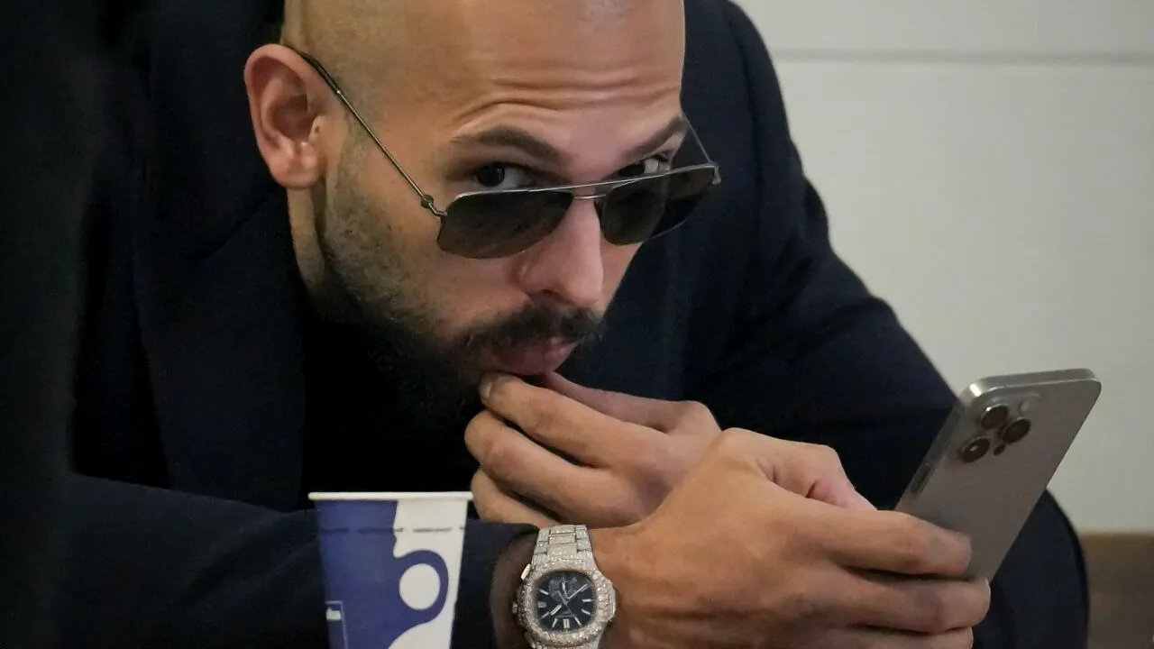 Prima REACȚIE a lui Andrew Tate după ce a fost pus sub acuzare în Marea Britanie. „Vor să îmi închidă gura”