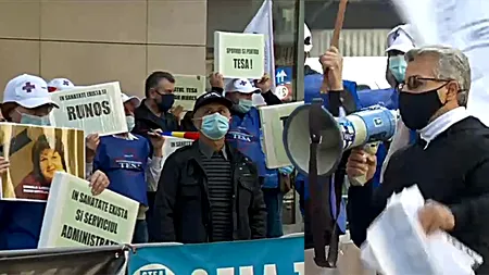 Protest la Ministerul Sănătății: Personalul din spitale a ieșit în stradă să își strige nemulțumirile: „Așa nu se mai poate!” - FOTO