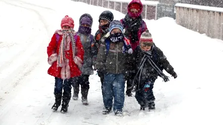 COD PORTOCALIU de ninsoare. Școlile și grădinițele - închise luni și marți în Capitală. UPDATE