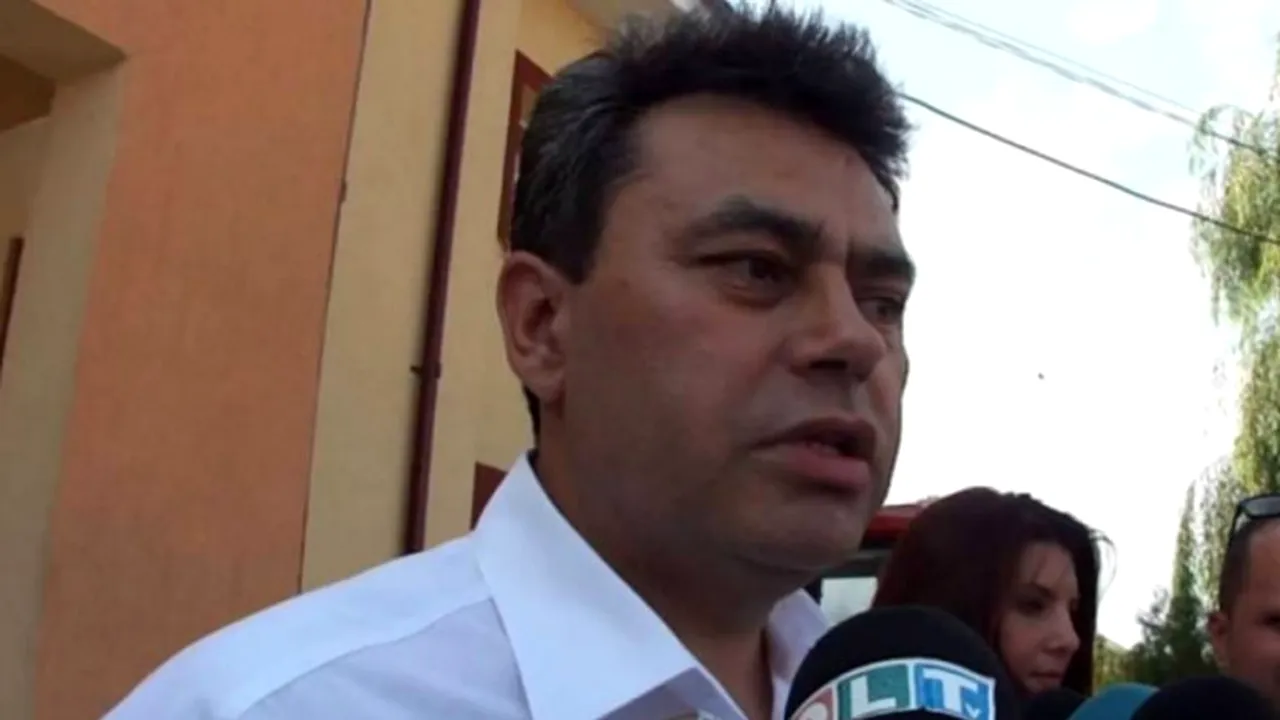 Tradiția la români de a vota candidați morți e veche! În 2008, un alt primar mort a fost ales: „Păi dacă era bun! Cum să nu-l votăm?!” (FOTO)