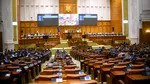 Camerele reunite ale Parlamentului dezbat luni Moţiunea de cenzură a Opoziţiei, împotriva măsurilor fiscale impuse de Guvernului Bolojan