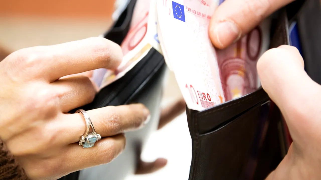 Bulgaria a înghețat pe termen nelimitat planurile de adoptare a monedei euro. 