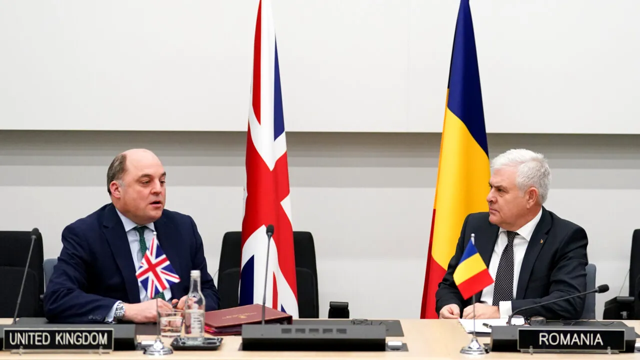 Angel Tîlvăr, discuții cu omologii din Spania și Marea Britanie la BRUXELLES în cadrul Reuniunii miniștrilor apărării din țările membre ale NATO