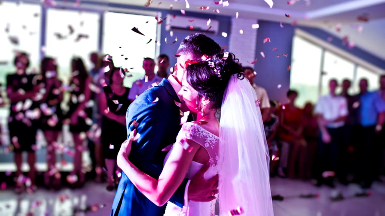 Un mire din Bihor şi-a dat nuntaşii în judecată pentru că l-au scăpat din braţe. Bărbatul a fost spitalizat luni de zile într-un spital din Germania