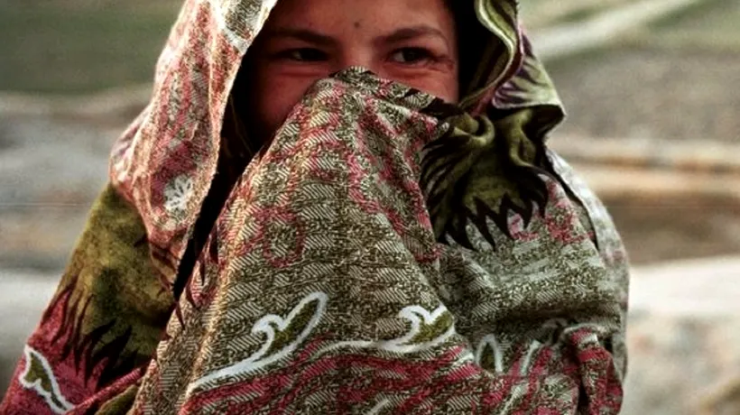Povestea dramatică a unei fete de 9 ani din Afganistan. A fost vândută de tatăl ei pentru o sumă derizorie