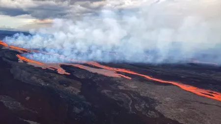 Cel mai mare vulcan activ din lume, Mauna Loa din Hawaii, a început să erupă după aproape 40 de ani