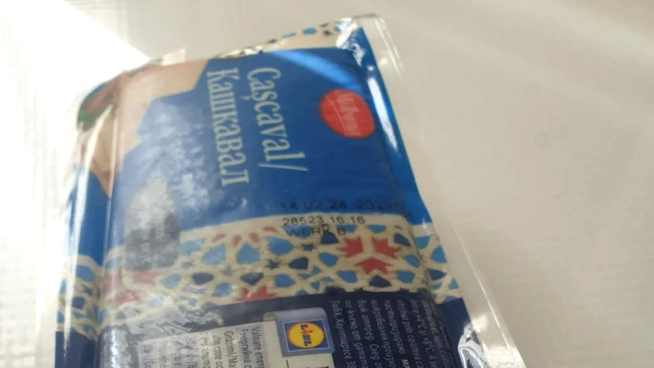 Ce mănânci, de fapt, când cumperi cașcaval Milbona de 750 grame de la Lidl