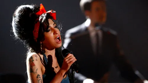 O statuie a cântăreței Amy Winehouse va fi inaugurată în 2014