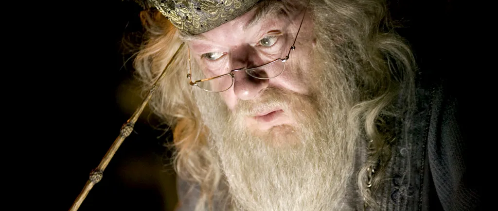 Ce actor celebru va interpreta rolul lui Dumbledore în continuarea francizei Harry Potter