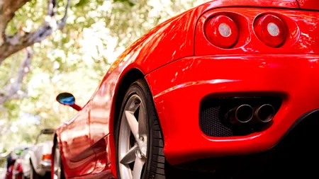 Mașinile FERRARI sunt rapide, dar nu și indestructibile. Mașina de lux a unui interlop, distrusă într-un accident