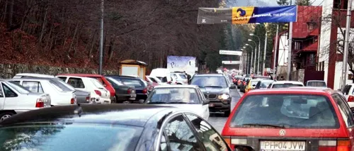 Protest 10 august | Un grup de protestatari care merg spre București au blocat un drum din Buzău. S-au format coloane de mașini - VIDEO