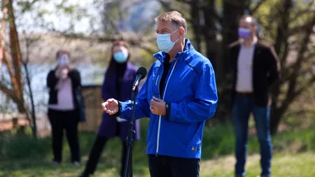 Cât costă geaca purtată de Klaus Iohannis la ecologizarea din Parcul Văcărești, de Ziua Pământului