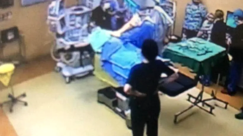 Ungureanu publică imagini din sala de operații de la Floreasca: A pus mâna pe pacienta arsă fără să se dezinfecteze