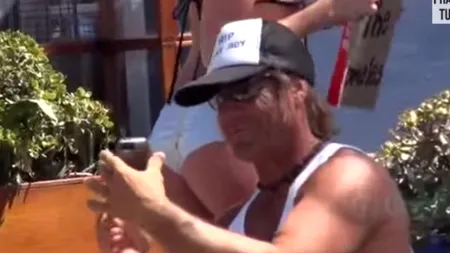 Metoda inedită prin care o tânără îi ajută pe oamenii străzii