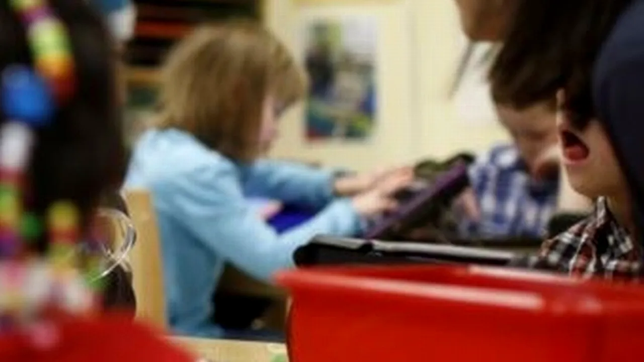 Educator de la o grădiniță din Brașov, reținut după ce a abuzat sexual o fetiță de cinci ani
