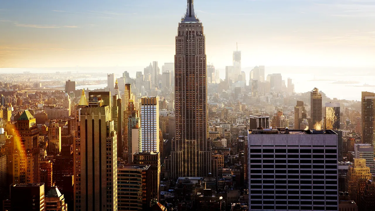 O dronă civilă s-a lovit de Empire State Building. Proprietarul, arestat preventiv