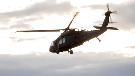 Accident AVIATIC în Japonia. Un elicopter militar Black Hawk s-a prăbușit în mare / Zece persoane sunt dispărute