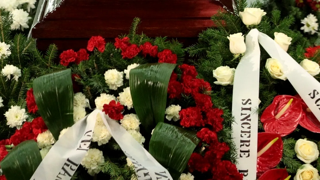 Bacău: Peste 600 de oameni, la înmormântarea celor patru copii morți în incendiu