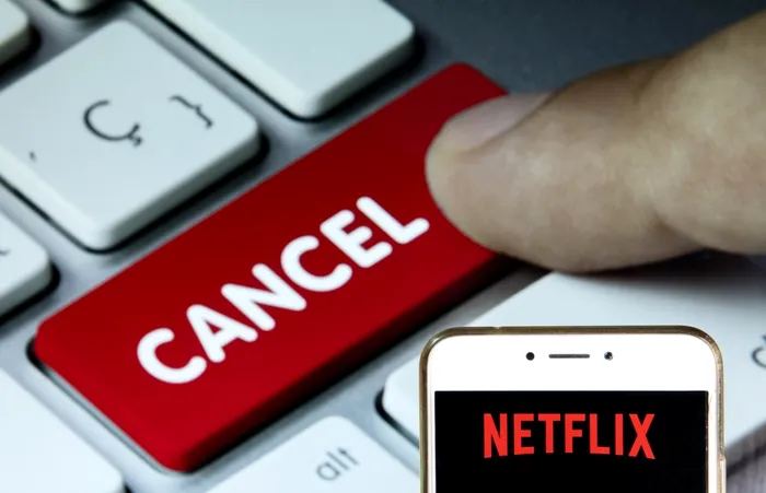 Românii de pe Reddit nu-și anulează abonamentul la Netflix pentru a se revolta împotriva filmelor și serialelor cu „propagandă Woke”, ci pentru că efectiv, nu mai au BANI! 