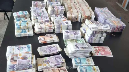 Peste 480.000 de lire sterline, găsite în portbagajul unui bolid de lux care ieșea din țară